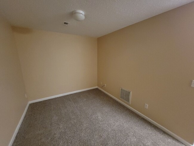 Building Photo - 2 Bedroom 3.5 Bathroom Town home located in the Oak Ridge Meadows Neighborhood