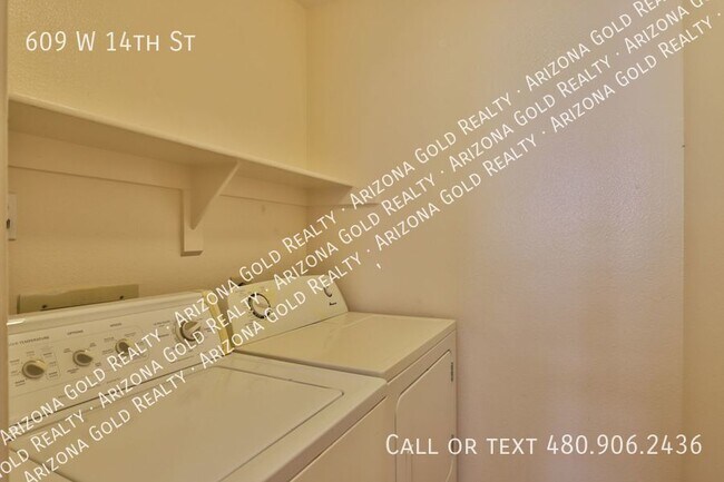 Building Photo - Tempe Los Prados