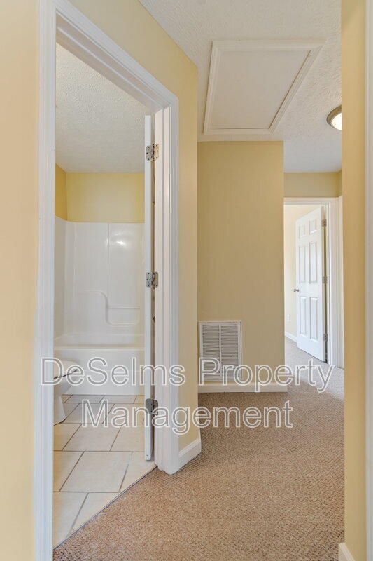Building Photo - 612 Spence Enclave Way