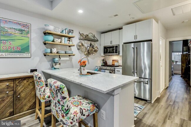 Building Photo - 819 D St NE