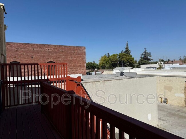 Building Photo - 139 W Yosemite Ave