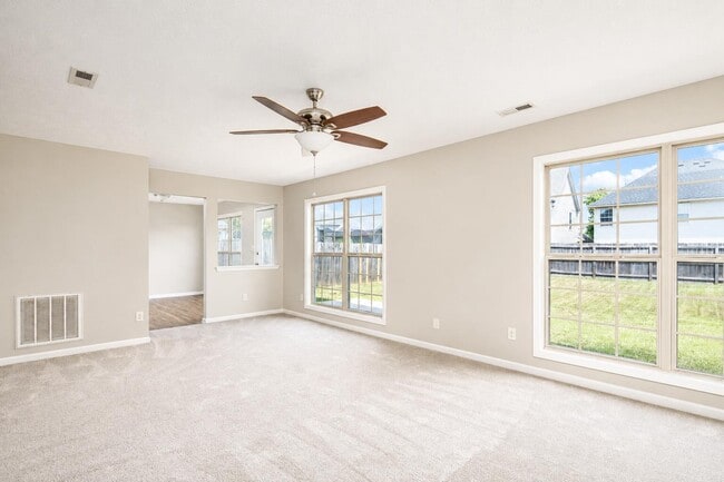 Building Photo - 565 Wellington Gardens Dr