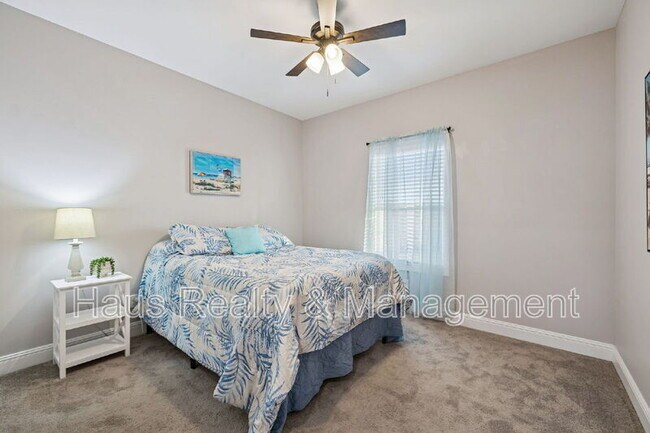 Building Photo - 207 Bedford Ct