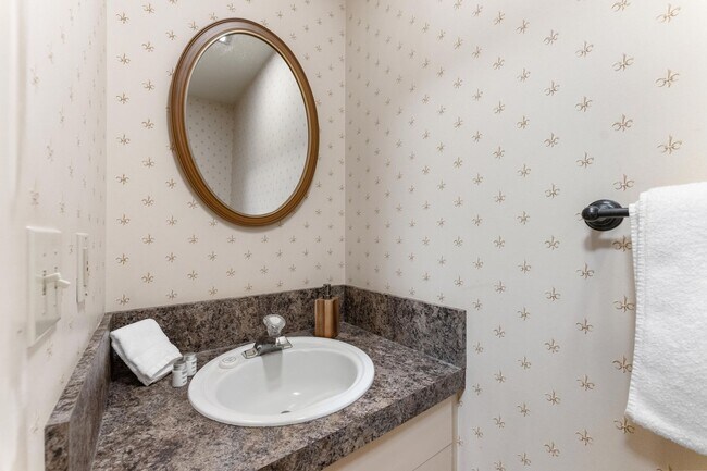 Building Photo - Fully Furnished Luxury Estate in Boise's Lower Highlands