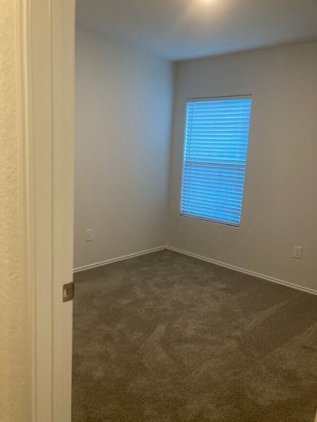 Building Photo - 3 Bedroom/2 Bathroom Lonesome Dove