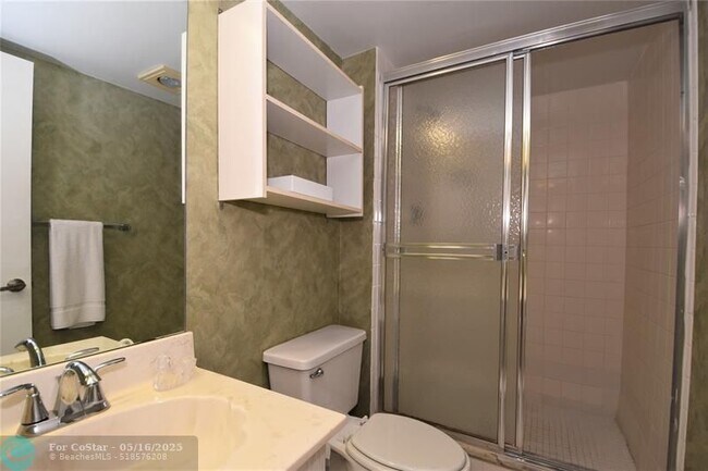 Building Photo - 525 N Ocean Blvd