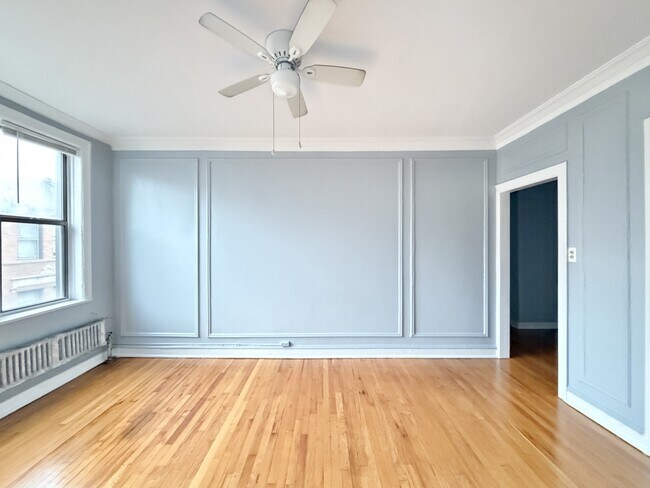 Building Photo - 1371 W Estes Ave