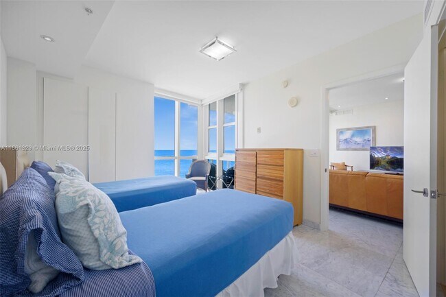 Building Photo - 18201 Collins Ave