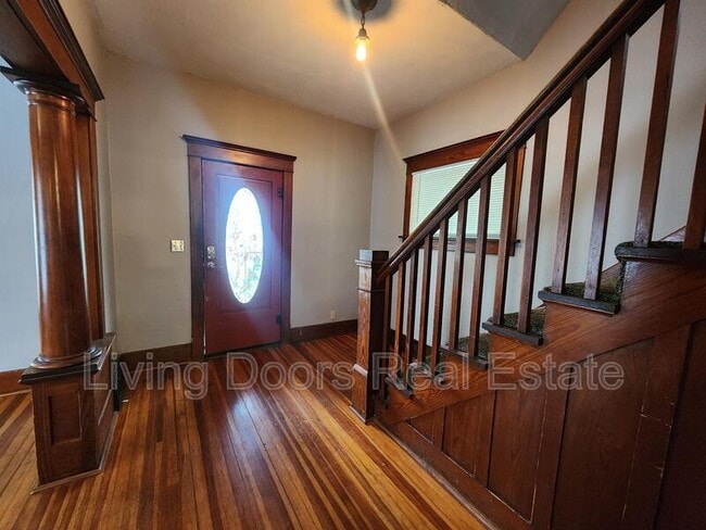 Building Photo - 837 Peach St