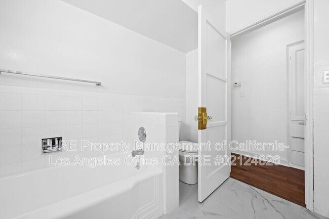 Building Photo - 1534 S Hayworth Ave