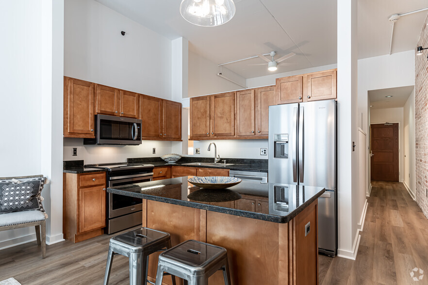 1BR, 1BA - Kitchen - The Lofts at Blue Back Square