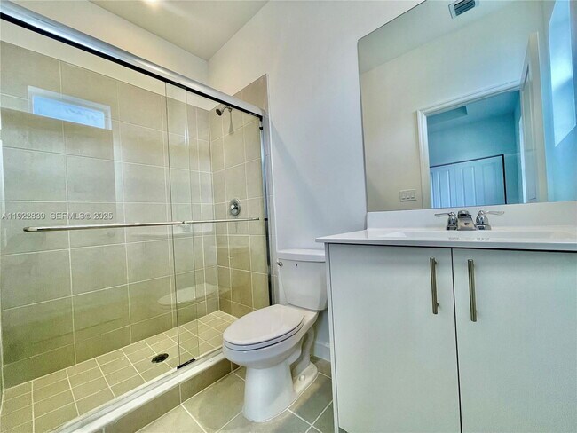 Building Photo - 1141 SE 2nd St