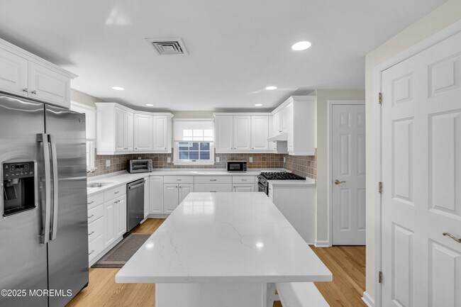 Building Photo - 807 Prospect Ave