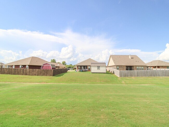 Building Photo - 4 Bedroom Home  in Athens City!