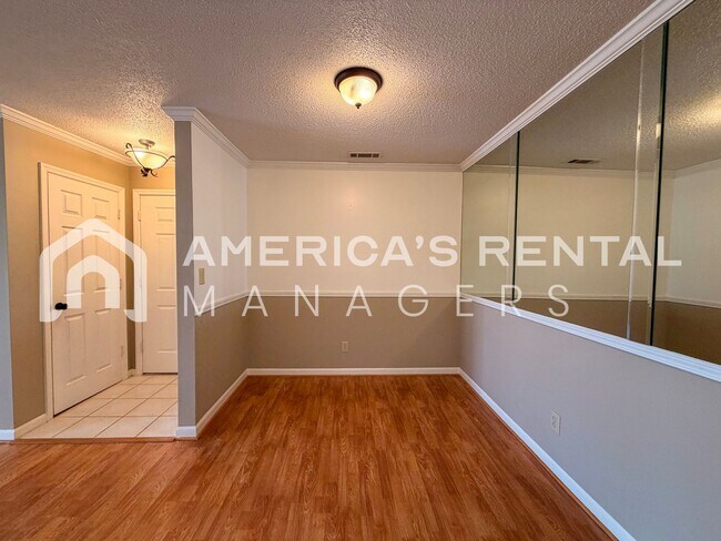 Building Photo - Inverness Area Living: Utilities Included plus Pool Access