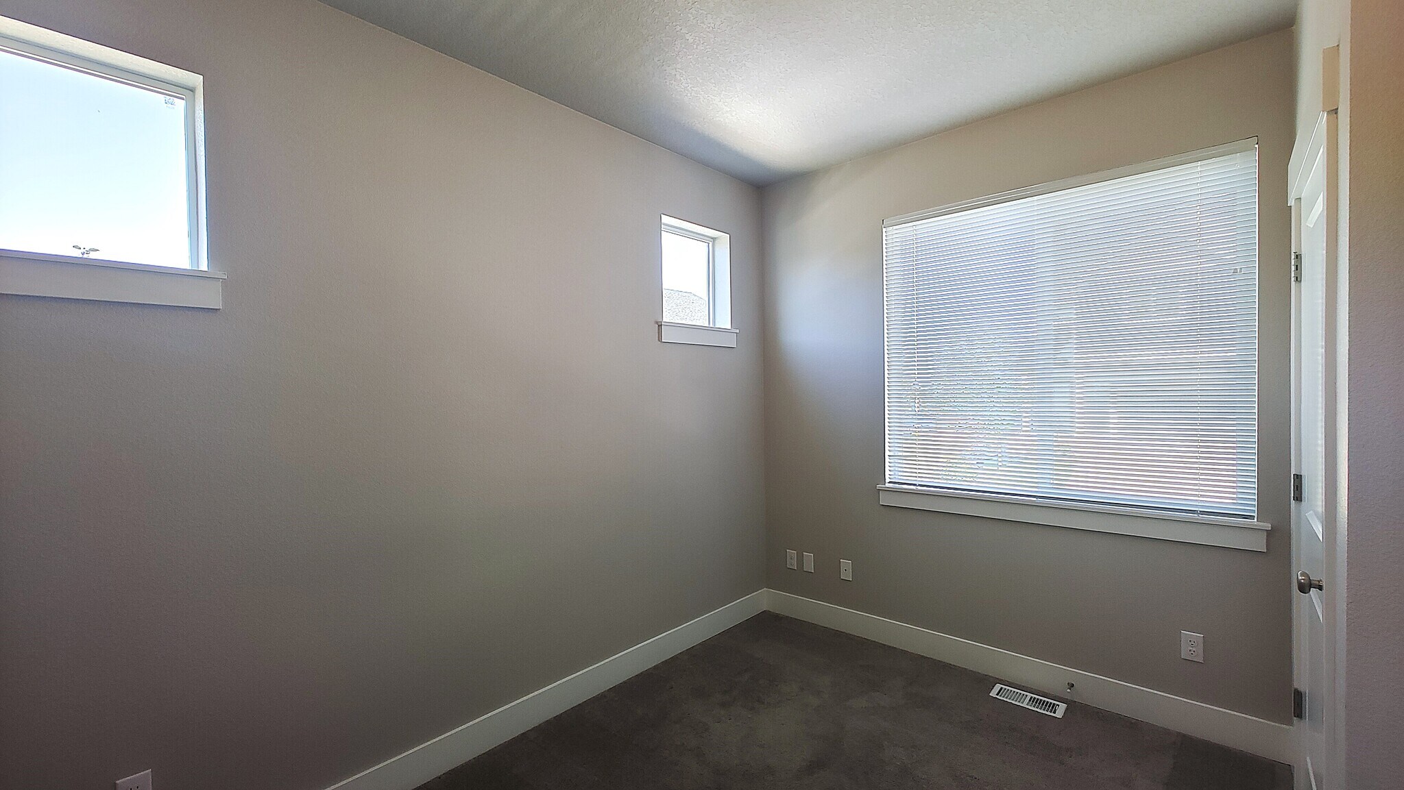 Building Photo - 17542 SW Sunview Ln