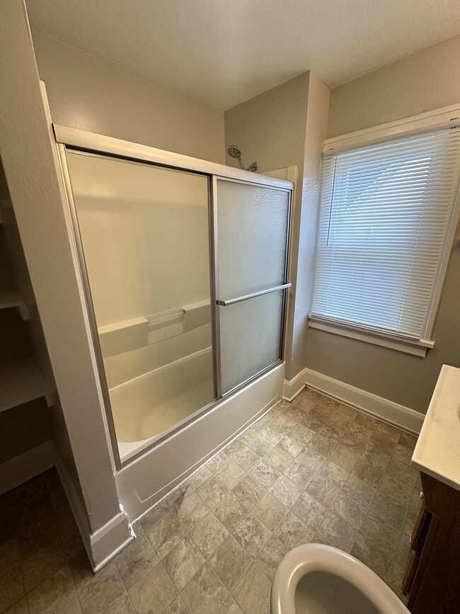 Building Photo - 2108 Oxford St