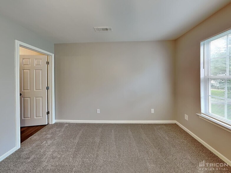 Building Photo - 9835 Veronica Dr