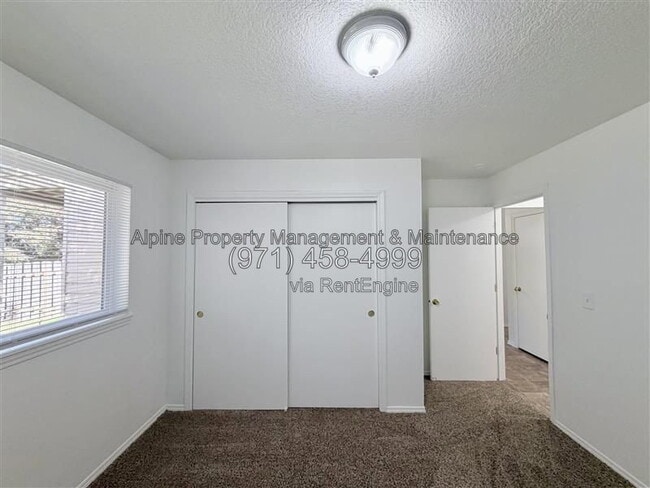 Building Photo - 18317 SW Jann Dr
