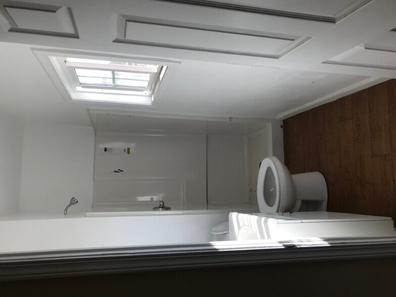 Building Photo - 6505 S Vermont Ave