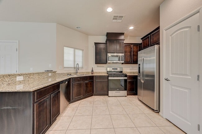 Building Photo - Adorable three bedroom in incredible SW location! Solar panels!