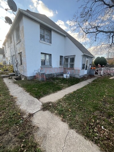Building Photo - 507 School St