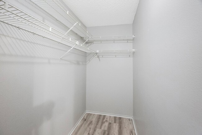 Building Photo - Renovated Town Home 2 bedroom 1.5 bath ** ...