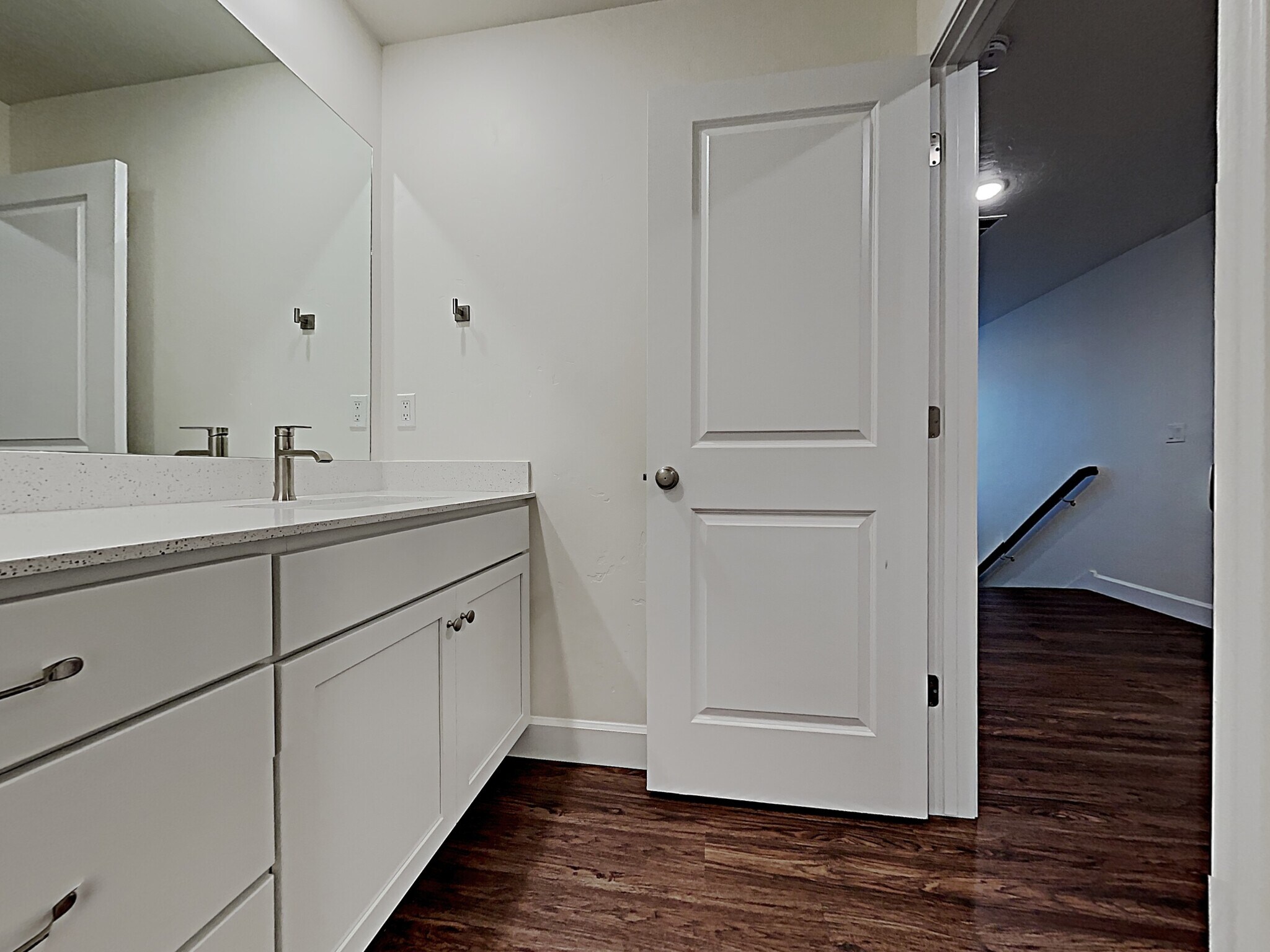 Building Photo - 954 N Barkvine Ave