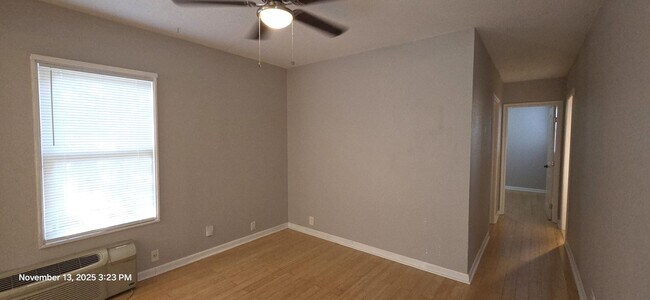 Building Photo - Mahncke Park 1 Bedroom w/study Available NOW!