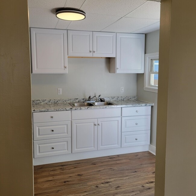 Building Photo - 221 S Highland Ave