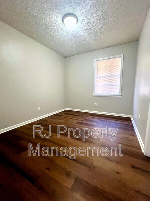 Building Photo - 609 Semple Ave