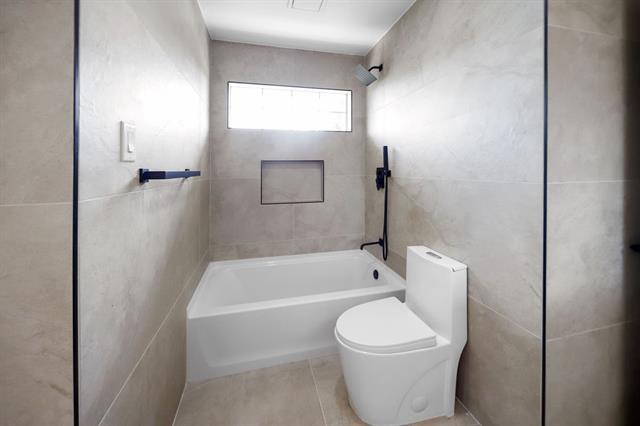 Building Photo - 7505 Larchmont Dr