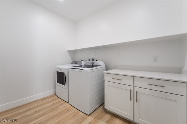 Building Photo - 1480 Marsh Bird St