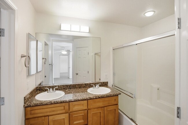 Building Photo - Well Kept Summerlin 3 Bedroom Home