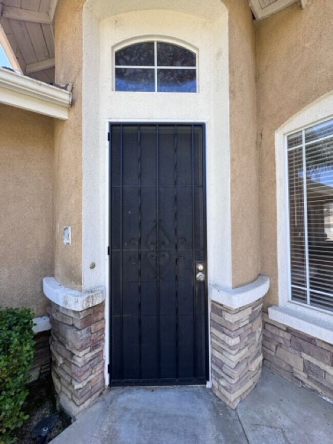 Building Photo - Beautiful 4 Bedroom + Office Home for Lease