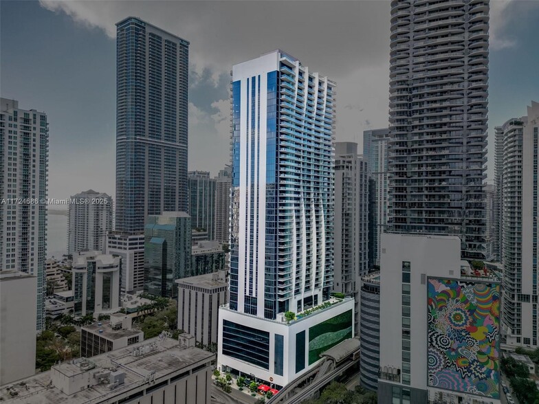 Building Photo - 1010 Brickell Ave