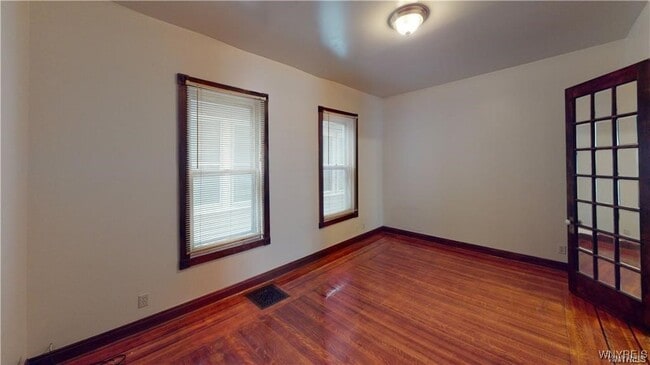 Building Photo - 558 Breckenridge St