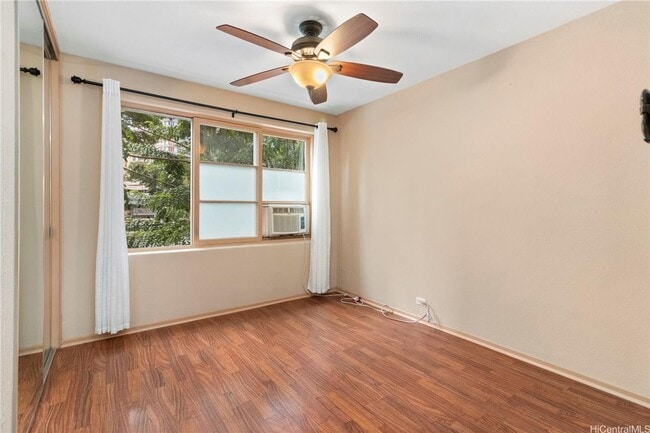 Building Photo - Available now! 1BD/1BA/1PKG at Hawaiiana Gardens in Waikiki.
