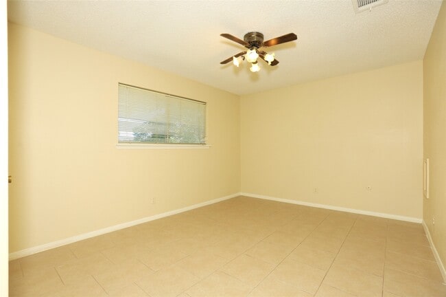 Building Photo - 206 Banyan Dr