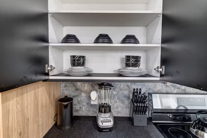 Building Photo - 3008 Delano St