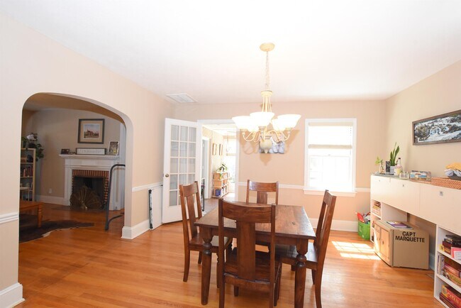 Building Photo - 601 Huske St