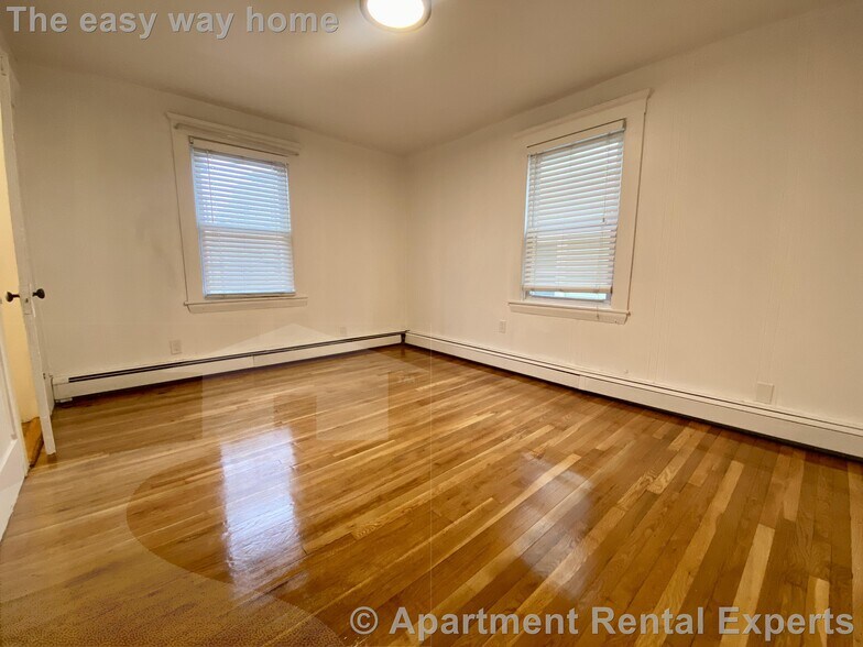 Building Photo - 66 Elm St