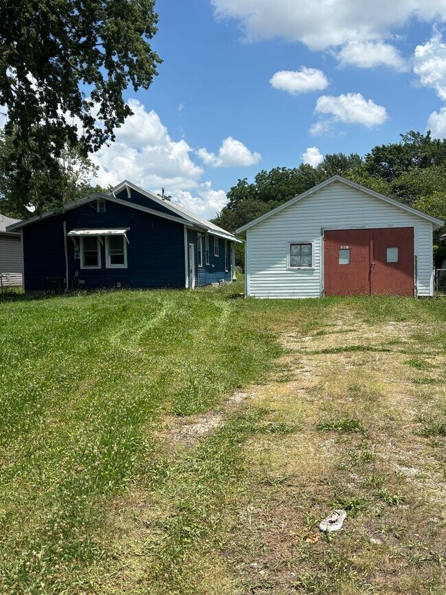 Building Photo - Recently Remodeled 3 bedroom 1 bath home!