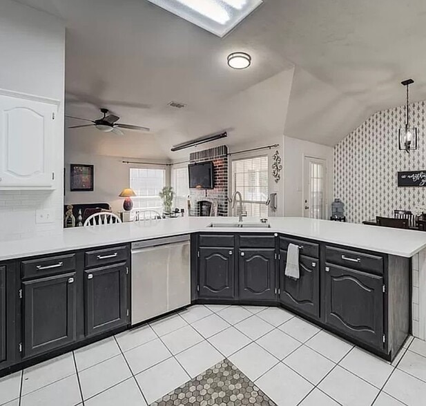 Building Photo - 5558 Mesa Verde Ct