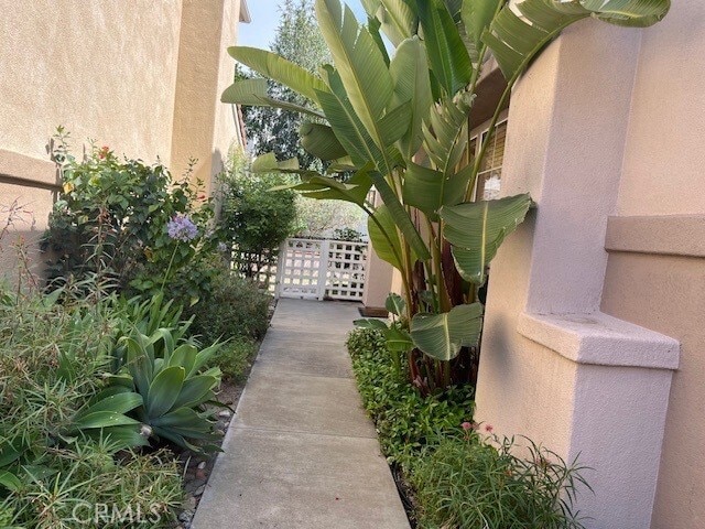 Building Photo - 28042 Via De Costa