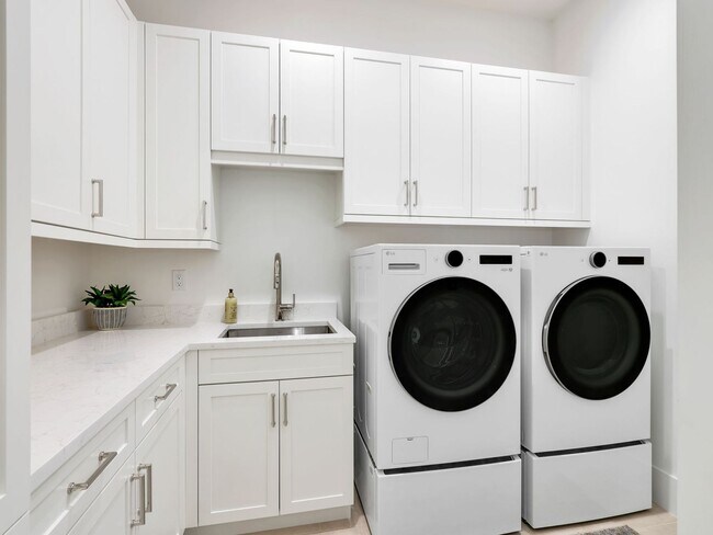 Building Photo - Brand-new contemporary estate on 2.27 private acres