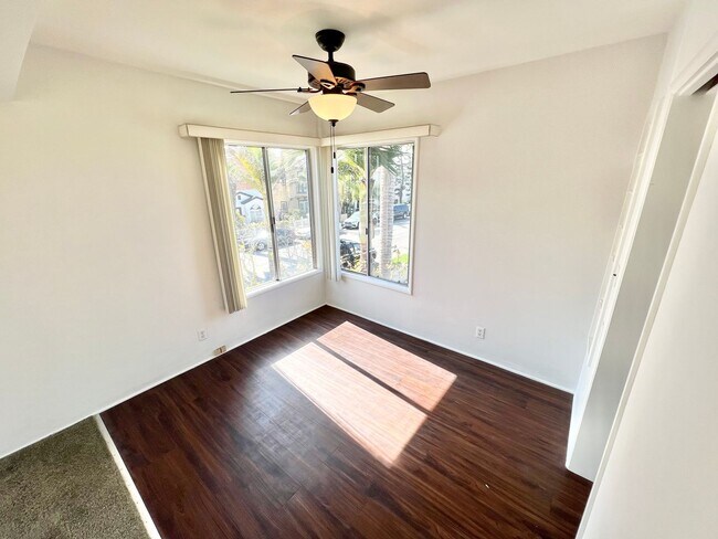 Building Photo - Granada Triplex