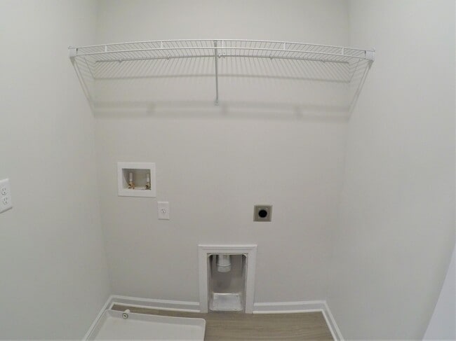 Building Photo - 5 Newport Sq Ct