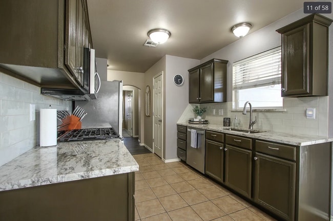 Building Photo - Great Broken Arrow Home, 3 bed 2 bath