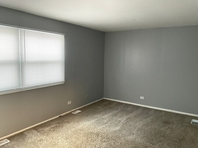 Building Photo - 1387 S Glen Cir